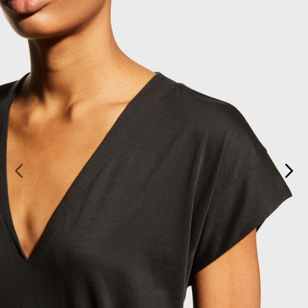 FRAME Le Mid Rise V - Women's  Classic Black Tee